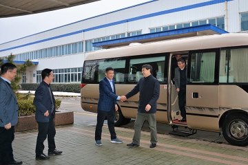 市人大常委会主任周东明向mansion88明升集团送新春慰问